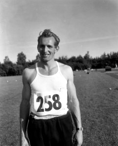 Nederlandse atletiekkampioenschappen in Groningen, A. Adams kampioen hinkstap sp, Bestanddeelnr 918-0768