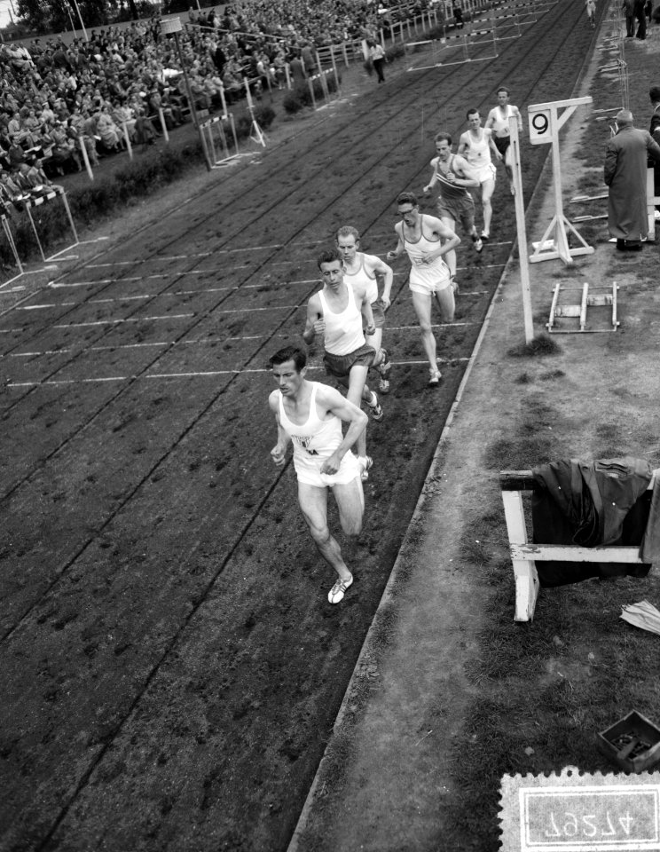 Nederlandse Atletiekkampioenschappen Nenytobaan Rotterdam 5000 meter vooraan Rov, Bestanddeelnr 907-9274