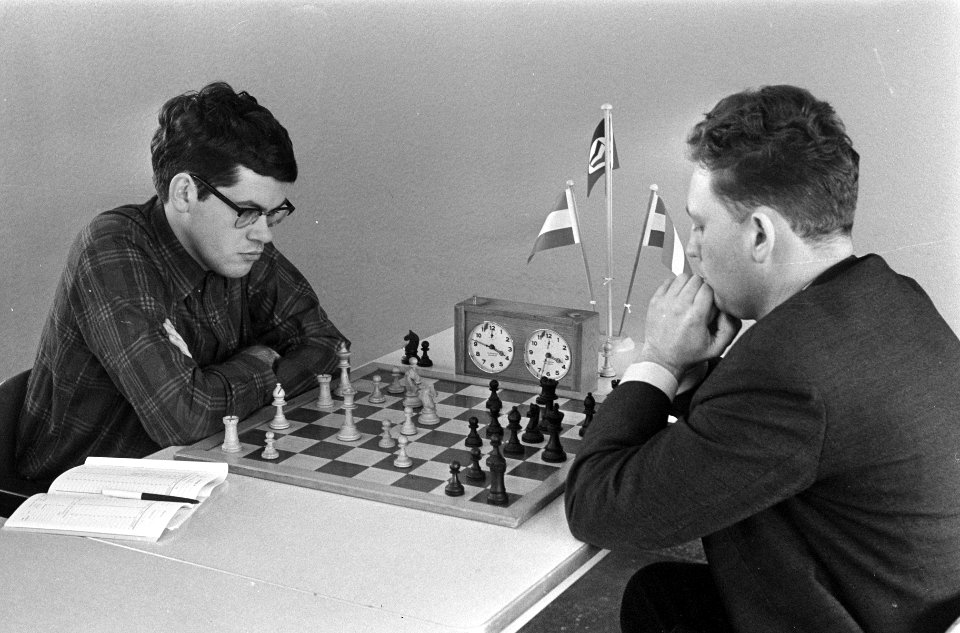 Nederlands Schaakkampioenschap links Hans Ree en rechts Hans Bouwmeester, Bestanddeelnr 920-8277