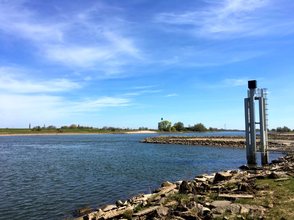 Nederrijn river near Looveer