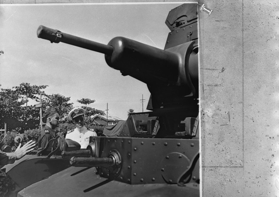Nederlands West-Indië, Suriname. Bezoek van prins Bernhard. Militaire parade te , Bestanddeelnr 935-1560