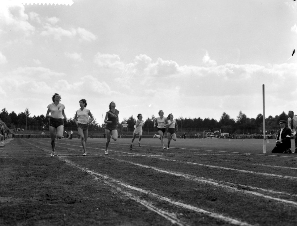 Nederlandse atletiekkampioenschappen in Eindhoven, dames 100 meter, Bestanddeelnr 911-4505