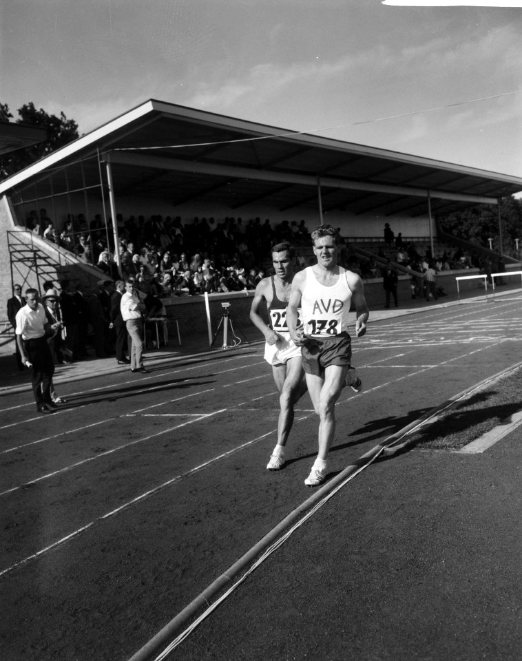 Nederlandse atletiekkampioenschappen in Groningen, Nijstadt (rechts) en De Bruin, Bestanddeelnr 918-0765