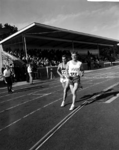 Nederlandse atletiekkampioenschappen in Groningen, Nijstadt (rechts) en De Bruin, Bestanddeelnr 918-0765
