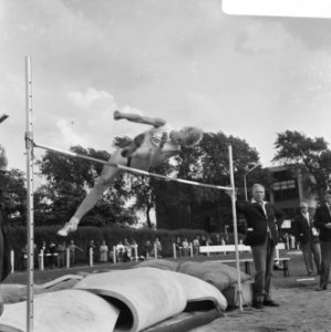 Nederlandse Atletiekkampioenschappen Rotterdam. Marjan Thomas kampioene hoogspri, Bestanddeelnr 920-5965