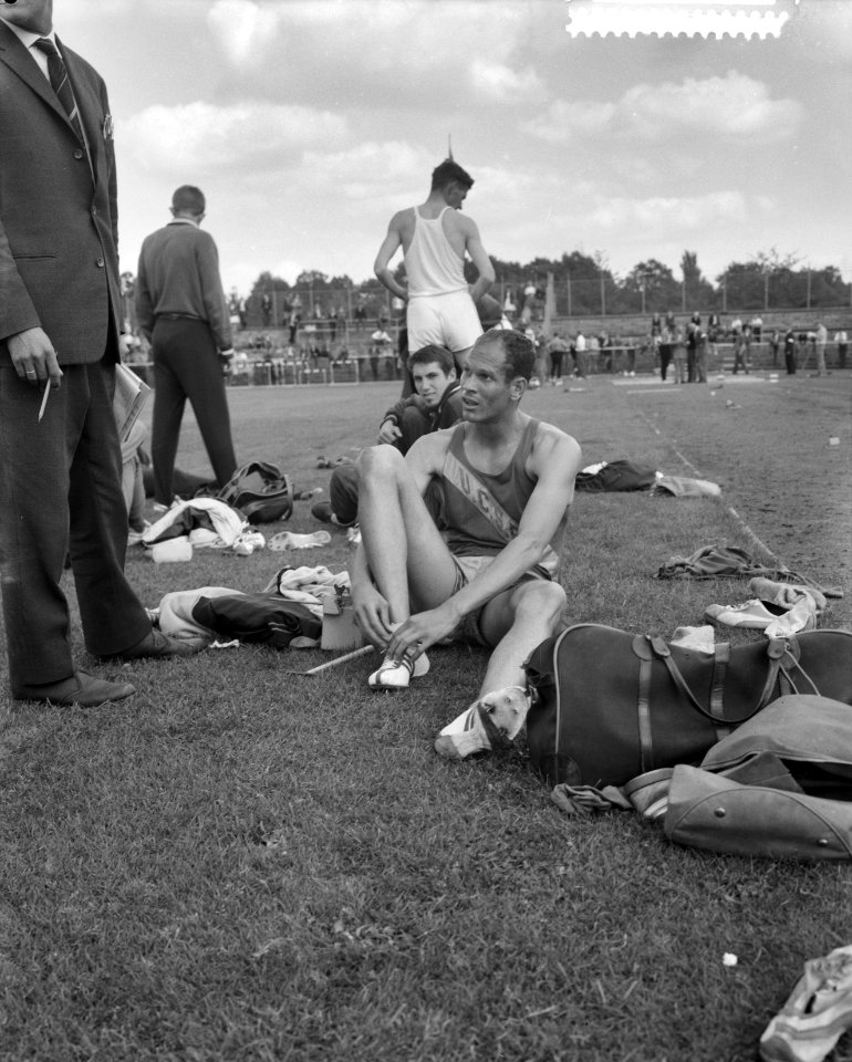 Nederlandse atletiekkampioenschappen in Eindhoven, Henk Visser maakt spijkers va, Bestanddeelnr 911-4511