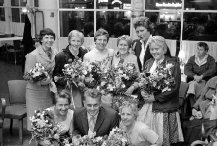 Nederlandse zwemploeg terug uit Leipzig, Bestanddeelnr 911-3349