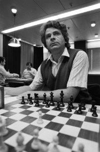 Negatiefnr 29a Karp (l) schudt Spassky de hand. Negatiefnrs 30a, 31a en 32a B. S, Bestanddeelnr 931-0484