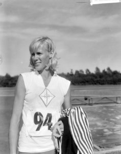Nederlandse atletiekkampioenschappen in Groningen, mejuffrouw M. Thomas , winnar, Bestanddeelnr 918-0756