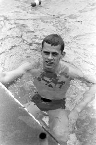 Nederlandse Zwemkampioenschappen Henri van Osch werd kampioen op de 100m rugsla, Bestanddeelnr 915-4635