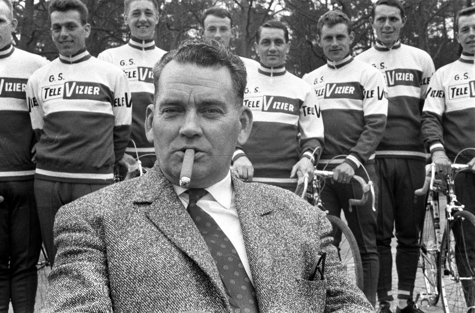 Nederlandse wielerploeg aan Tour de France 1964 gepresenteerd, hele ploeg, Bestanddeelnr 916-2222