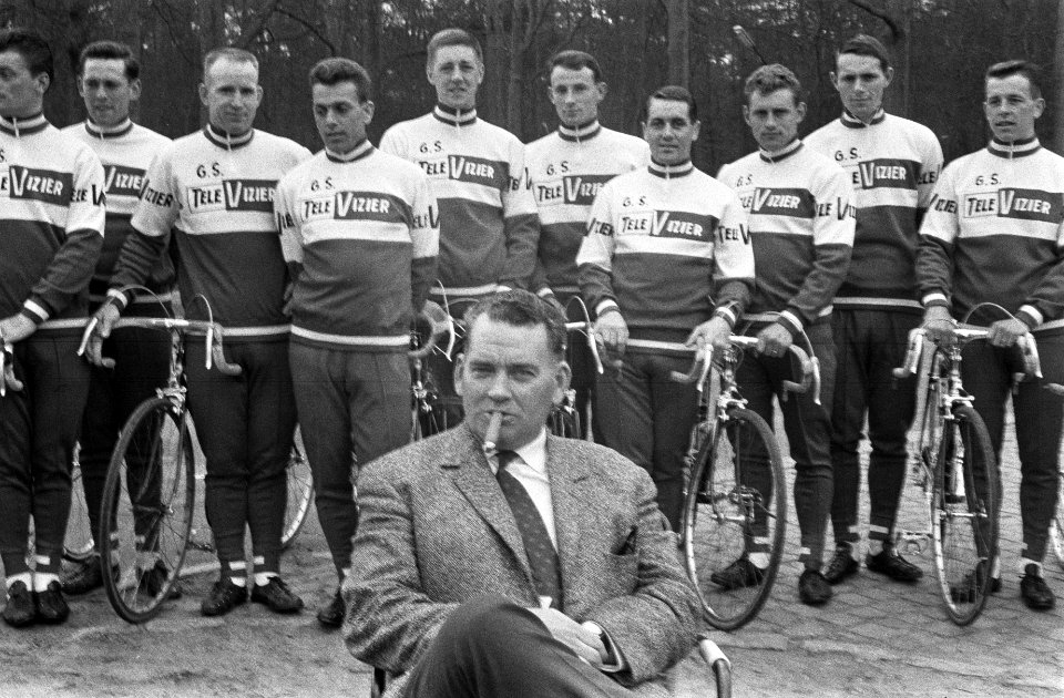 Nederlandse wielerploeg aan Tour de France 1964 gepresenteerd, hele ploeg, Bestanddeelnr 916-2226