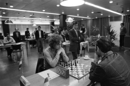 Negatiefnr 27a Timman, nr 28a en 29a zaal met op voorgrond Timman tegen Portisch, Bestanddeelnr 931-0511