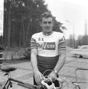 Nederlandse wielerploeg aan Tour de France 1964 gepresenteerd, Henk Nijdam met f, Bestanddeelnr 916-2243