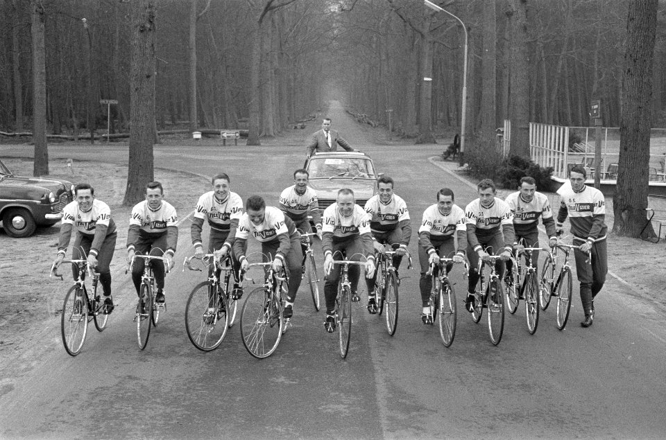 Nederlandse wielerploeg aan Tour de France 1964 gepresenteerd, hele ploeg, Bestanddeelnr 916-2227