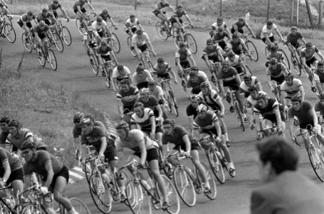 Nederlands Kampioenschap Wielrennen voor Nieuwelingen. Het peleton in aktie op C, Bestanddeelnr 920-5266