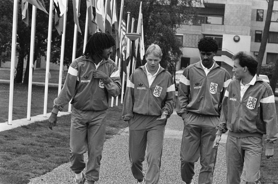 Nederlands Elftal op Papendal vlnr Ruud Gullit, Ronald Koeman en Frank Rijkaard, Bestanddeelnr 933-7840