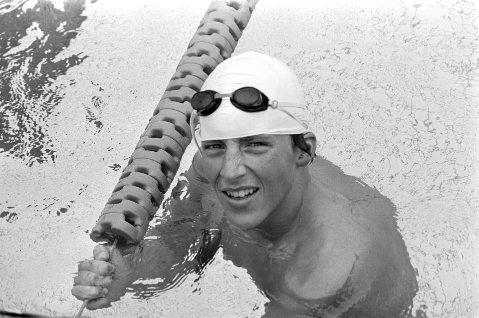 Nederlandse zwemkampioenschappen Den Hommel Ronald Woutering na 400 meter wiss, Bestanddeelnr 927-3445