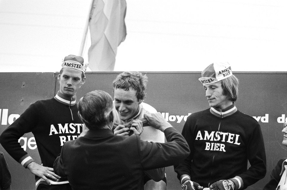 Nederlands kampioenschap wielrennen amateurs in Simpelveld Kampioen Arie Hassin, Bestanddeelnr 928-6525