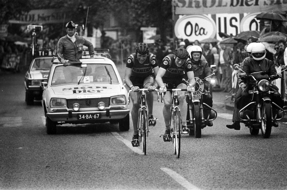 Nederlands Kampioenschap wielrennen profs op Simpelveld, winnaar Jan Raas (recht, Bestanddeelnr 928-6540