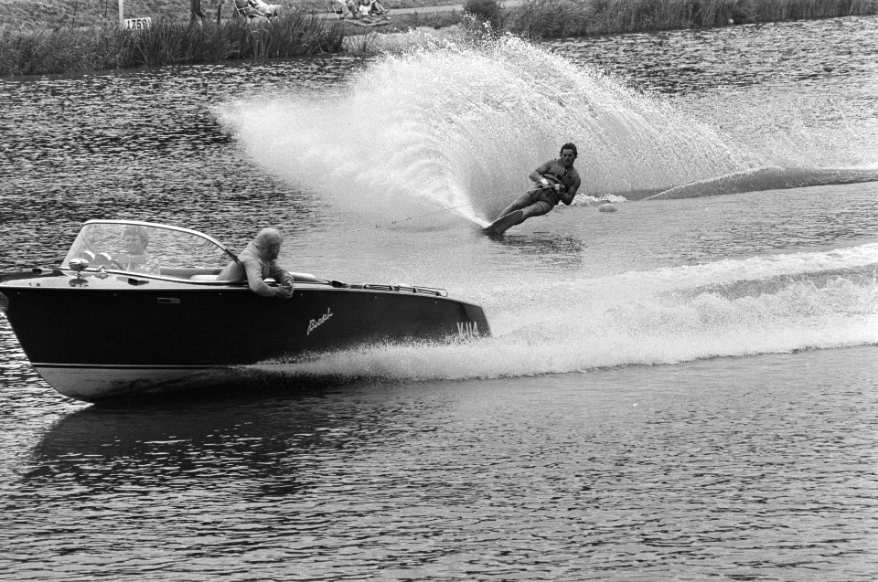 Nederlands Kampioenschappen Waterskien op Bosbaan in Amsterdam, Jos Slot tijdens, Bestanddeelnr 928-6967