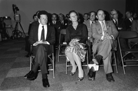 Neelie Smit-Kroes en Martinair-directeur Schröder, Bestanddeelnr 931-0516