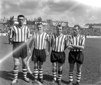 Nederlands elftal in Leipzig Hans de Koning derde van links, Bestanddeelnr 912-4743
