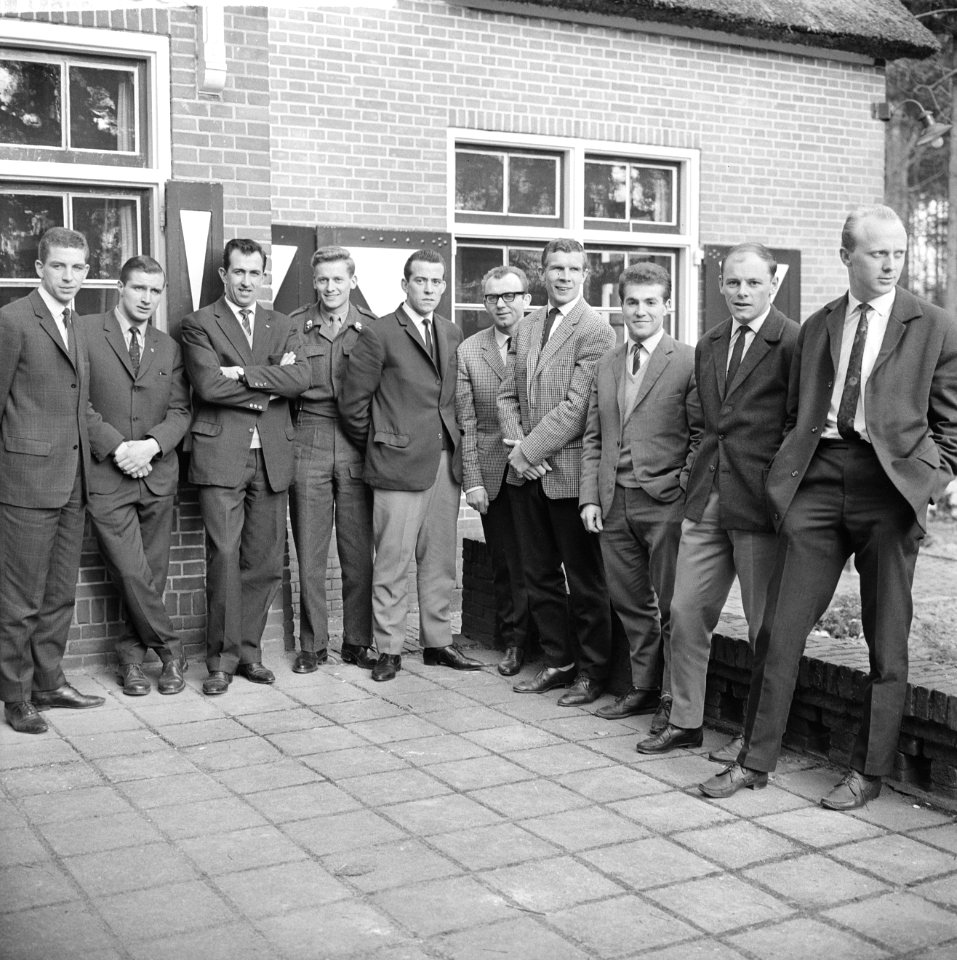 Nederlands elftal tegen Belgie bekend gemaakt v.l.n.r. Haak, Veldhoen, E.P. Graa, Bestanddeelnr 916-1861