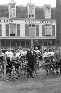 Nederlandse wielerploeg aan Tour de France 1964 gepresenteerd, hele ploeg, Bestanddeelnr 916-2223