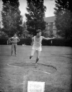 Nederlands Jeugdkampioenschappen Athletiek. E. Kamerbeek , viervoudig kampioen 1, Bestanddeelnr 905-8324