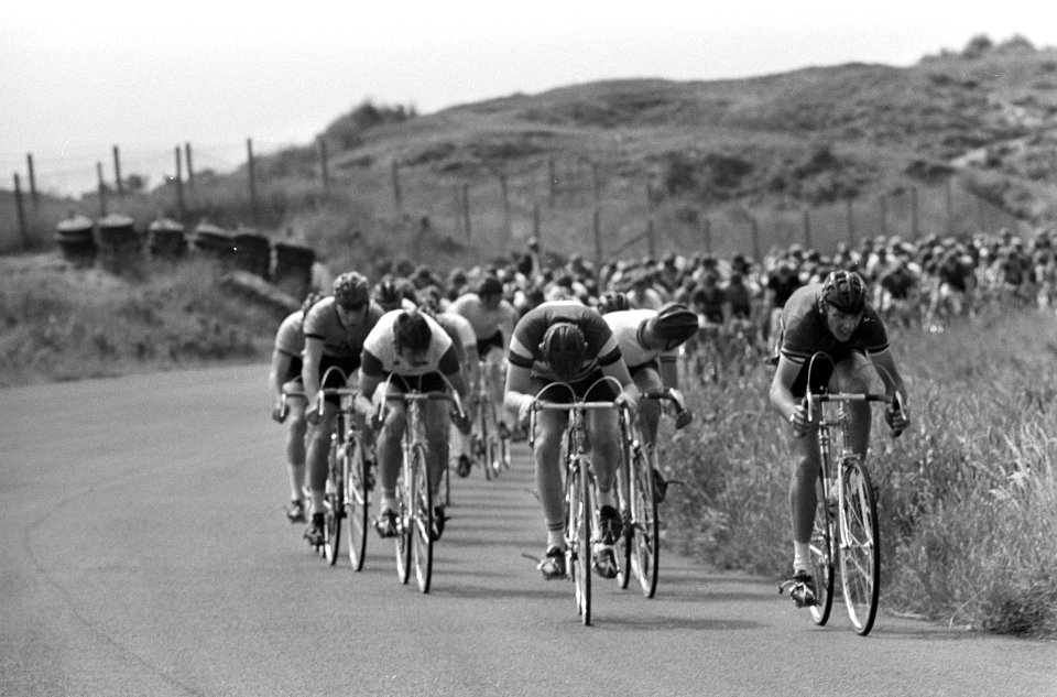 Nederlands Kampioenschap Wielrennen voor Nieuwelingen. Het peleton in aktie op C, Bestanddeelnr 920-5268