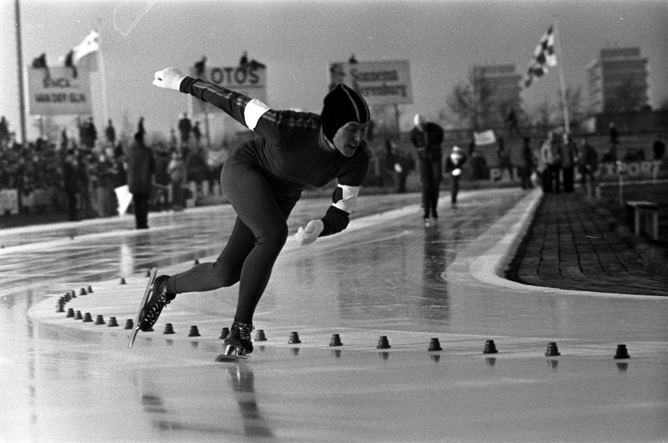 Nederlands kampioenschap schaatsen dames, Atje Keulen Deelstra in aktie, Bestanddeelnr 926-1542