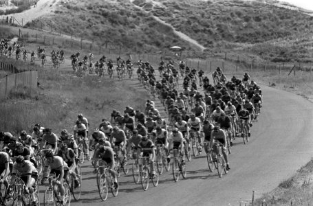 Nederlands Kampioenschap Wielrennen voor Nieuwelingen. Het peleton in aktie op C, Bestanddeelnr 920-5264