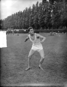 Nederlands Jeugdkampioenschappen Athletiek. E. Kamerbeek , viervoudig kampioen 1, Bestanddeelnr 905-8323