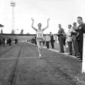 Nederlands kampioenschap 25km hardlopen in stadion De Vliert in 's-Hertogenbosch, Bestanddeelnr 914-0550