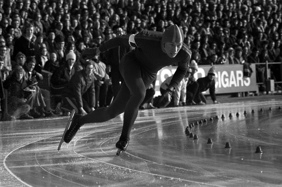 Nederlands kampioenschap schaatsen voor amateurs, Jos Valentijn in aktie, Bestanddeelnr 926-1533