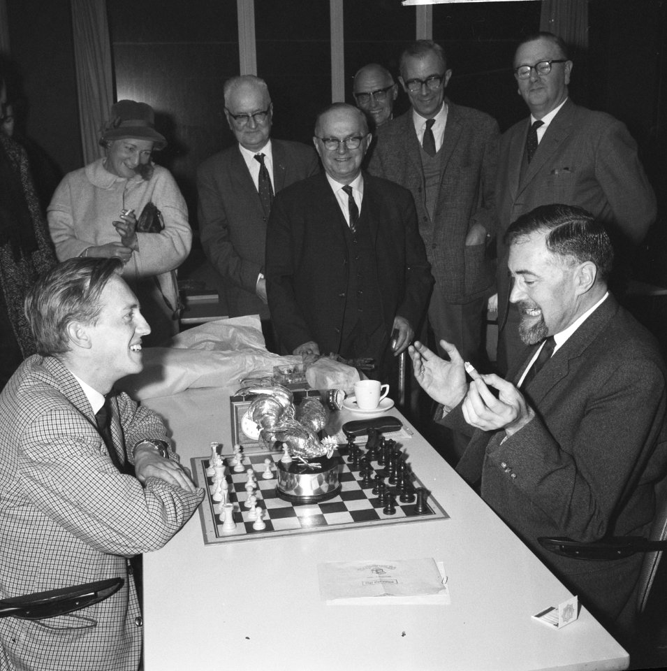 Nederlands kampioenschap schaken schaakkampioen van Nederland Lodewijk Prins (r, Bestanddeelnr 918-5241