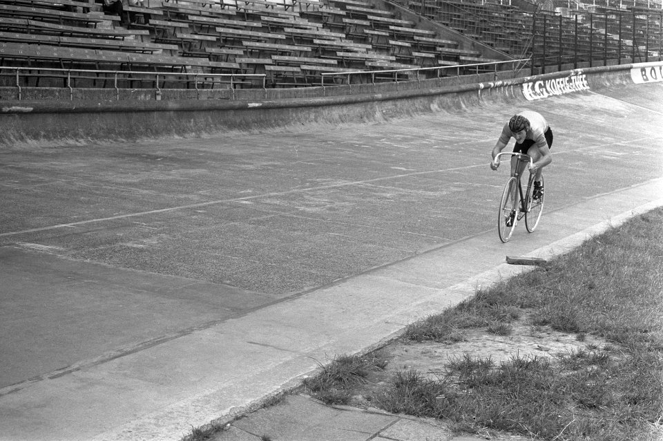 Nederlands kampioenschappen wielrennen op de baan Tijdrit 1 kilometer voor amat, Bestanddeelnr 925-7557