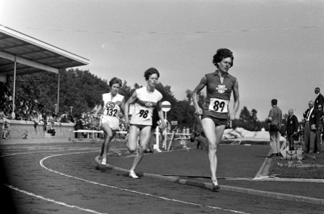 Nederlandse atletiekkampioenschappen, 11a, Gerda Kraan (89), Van Eyk Vos (98) en, Bestanddeelnr 918-0798
