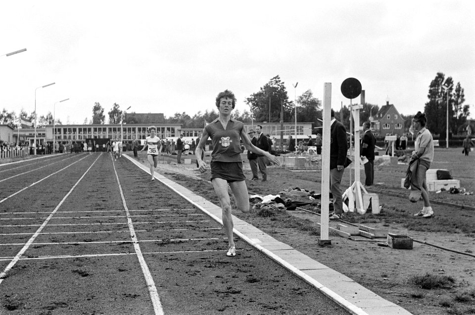 Nederlandse Athletiekkampioenschappen op Nenijtobaan Rotterdam 80m horden dames, Bestanddeelnr 915-4169