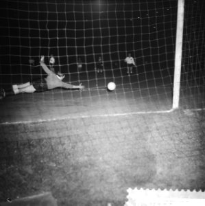 Nederlands Elftal tegen London Combinatie , Engelse keeper Reynolds in actie, Bestanddeelnr 911-1166