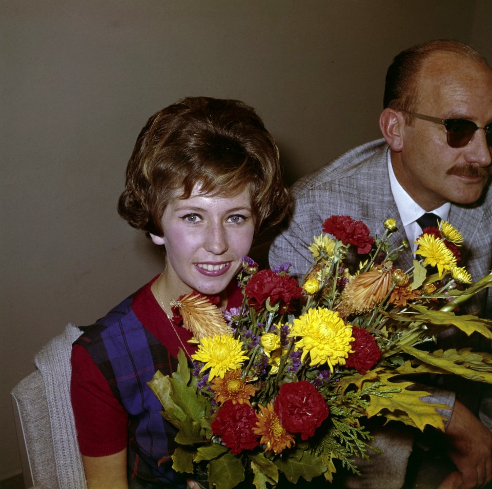 Nederlandse artiesten naar Nederlands Nieuw-Guinea Willeke Alberti en Jan Prui…, Bestanddeelnr 254-7258