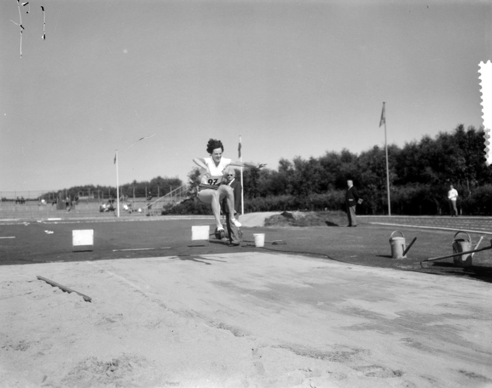 Nederlandse atletiek Beverwijk, verspringen (actie) Elle Joacim van Ort, Bestanddeelnr 916-7971
