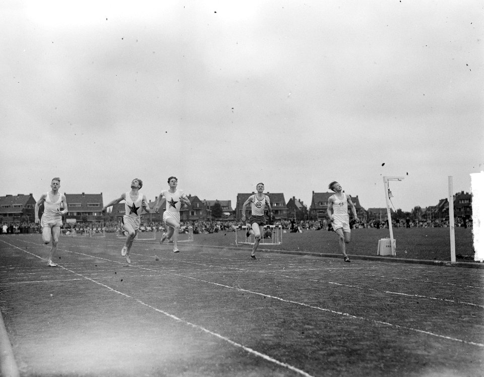 Nederlandse Atletiekkampioenschappen in Den Haag. 100 meter Heren. J. Kleyn (Vl…, Bestanddeelnr 903-4822