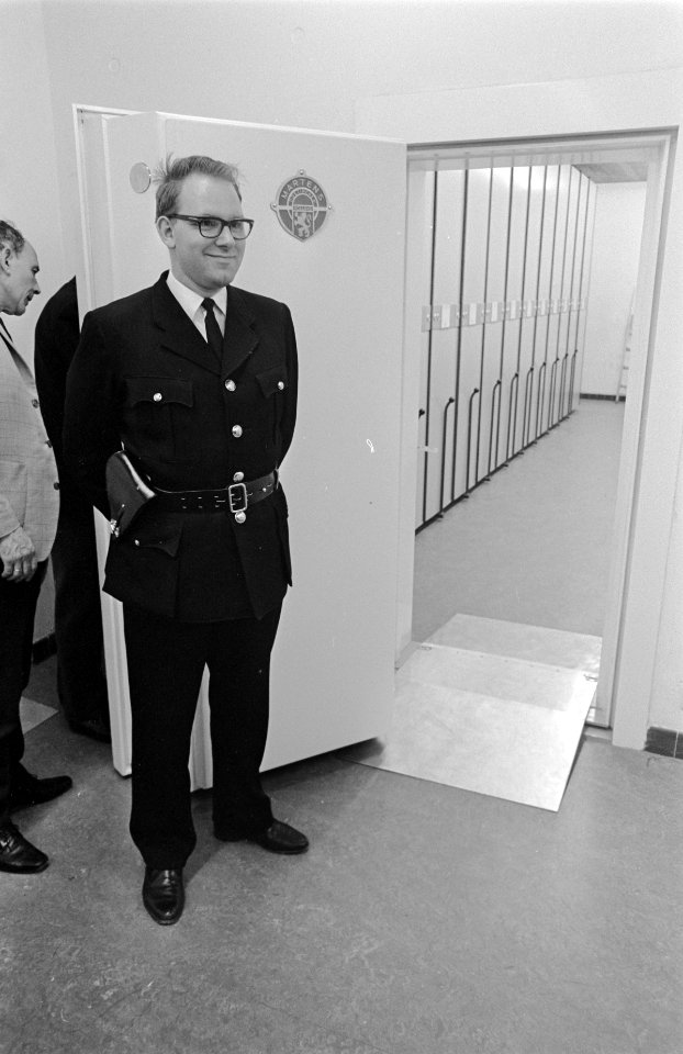 Nederlandse Bank, direkteur bank professor J. Zijlstra . Interieur Nederlandse B, Bestanddeelnr 921-3233