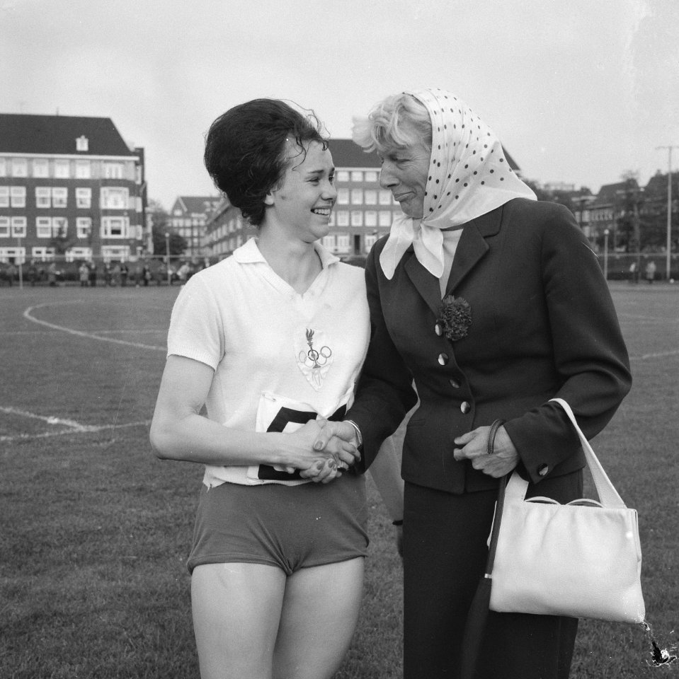 Nederlandse Atletiek Kampioenschappen 1962, Lia Hinten kampioen 80 meter horden,, Bestanddeelnr 914-2000