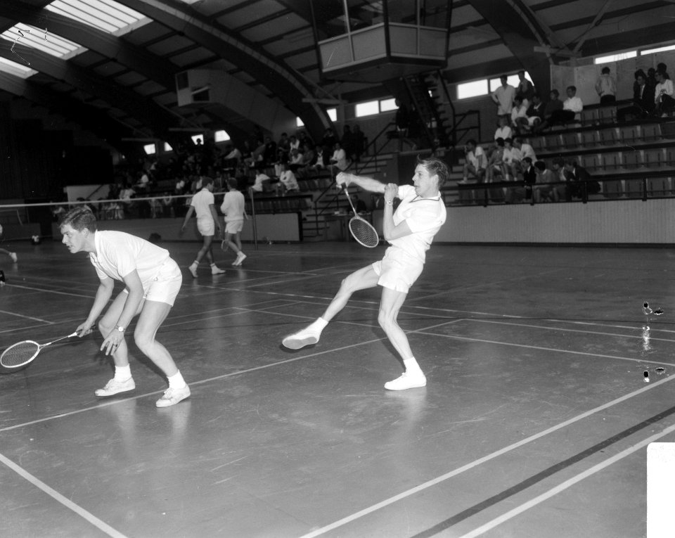Nederlandse Badmintonkampioenschappen, Boudewijn de Ridder (rechts) en Thijs Vis, Bestanddeelnr 919-0354