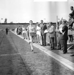 Nederlands kampioenschap 25km hardlopen in stadion De Vliert in 's-Hertogenbosch, Bestanddeelnr 914-0551