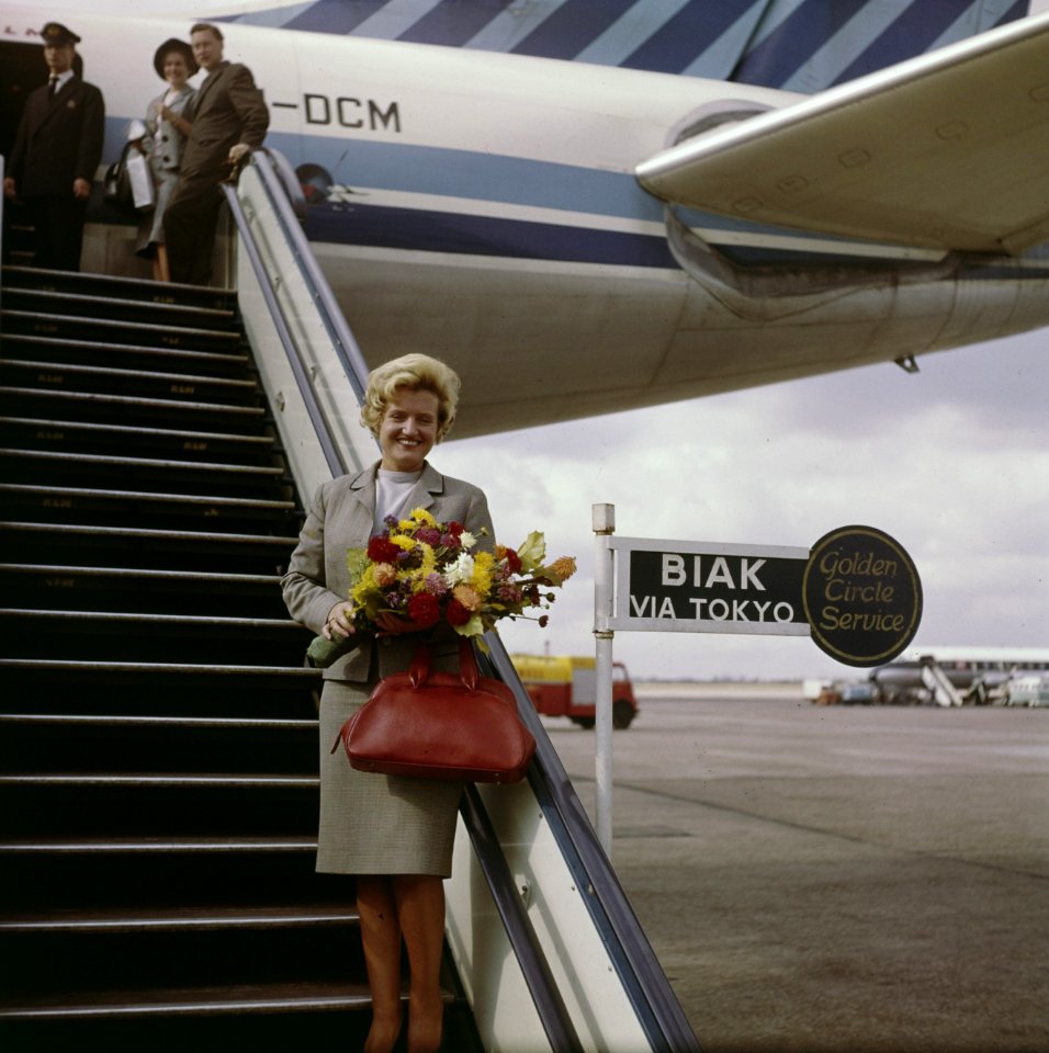 Nederlandse artiesten naar Nederlands NIeuw-Guinea. Mieke Telkamp, Bestanddeelnr 254-7255