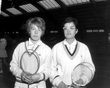 Nederlandse Badmintonkampioenschappen, Marja Ridder (l) en Lilly Metz, Bestanddeelnr 919-0350